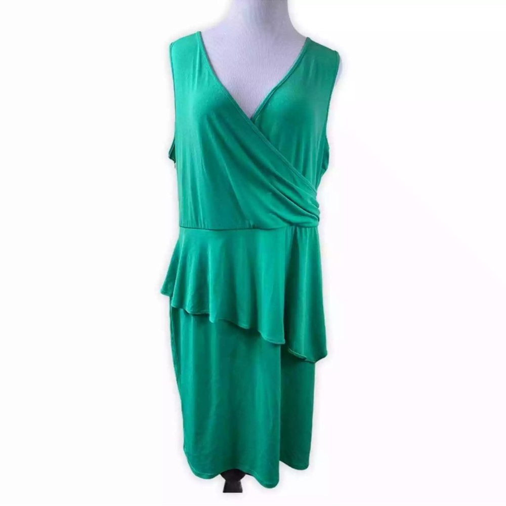 Elegant Green Sleeveless Dress